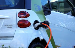 Hatmilliónál is több elektromos autót adtak el az első félévben – de mi lesz a töltéssel? elektromos autó töltés