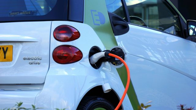 Hatmillional-is-tobb-e-autot-adtak-el-az-elso-felevben-scaled elektromos autó töltés